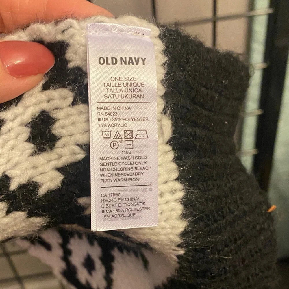 Old Navy Black and White Knit Scarf